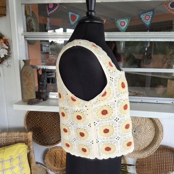 Rebellion Crochet Floral Crop Top - Cream and Red Daisy Jones Aesthetic - Picture 7 of 10